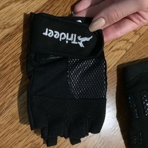 Weight lifting gloves
